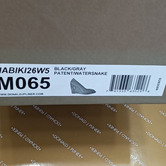 Donald J Pliner Black Peep Toe Wedge size 6.5 - Picture 10 of 10